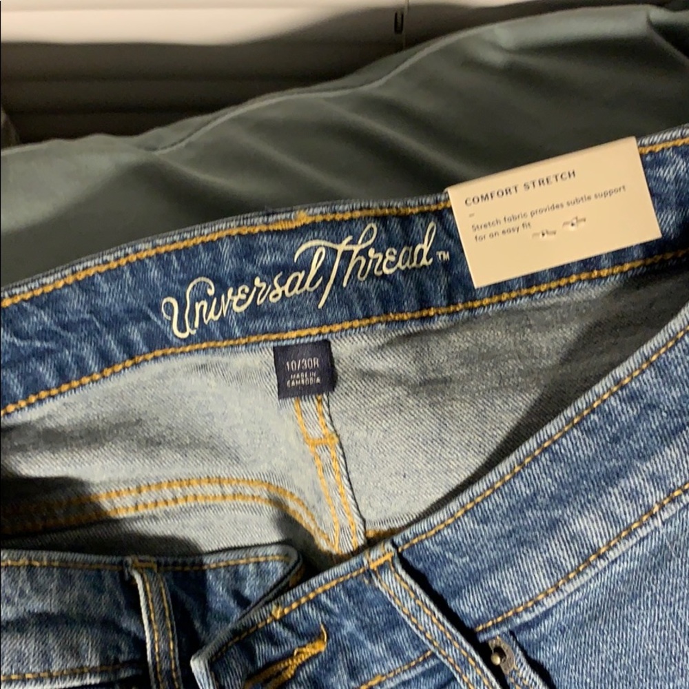 Light distress jean shorts✨